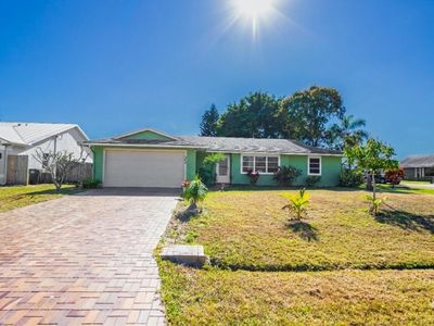 372 SW Carter Avenue