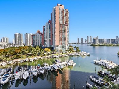 3340 NE 190th St APT 403