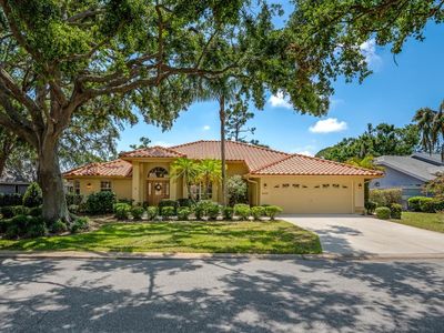 8202 Shadow Pine Way