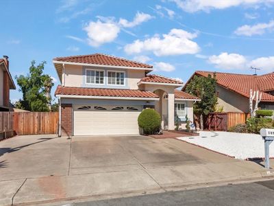 1071 N Hillview Dr