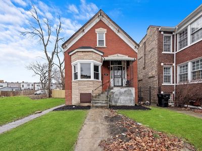 5241 W Adams St