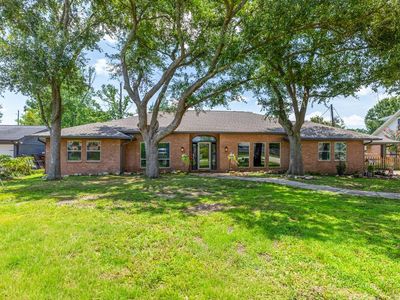 935 Dowlen Rd