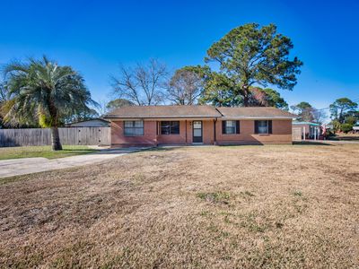 235 Deluna Rd