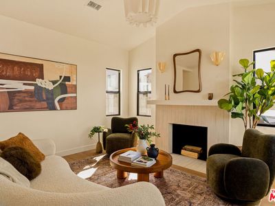 2228 W 76th St