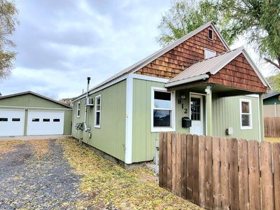 912 SE Combs Flat Rd