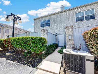404 Wilcrest Dr #404