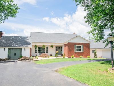 3 Coates Ln