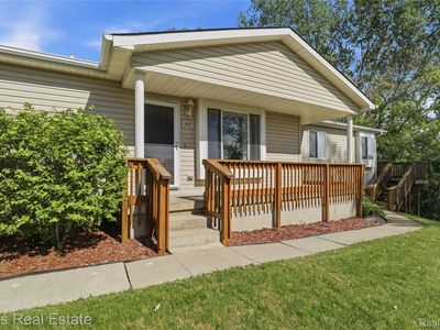 Property at 1117 Lake Shore Cir, Grand Blanc, MI