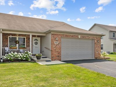Property at 823 Karen Dr #823, Hampshire, IL
