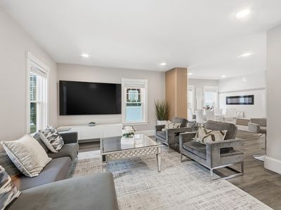 13 Leyden St