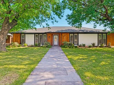 2302 Greenhill Dr