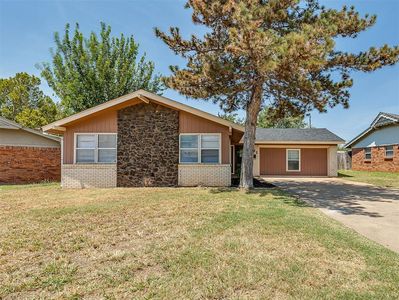 Property at 111 Oakside Dr, Moore, OK