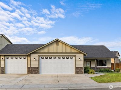 2105 W Sunnyview
