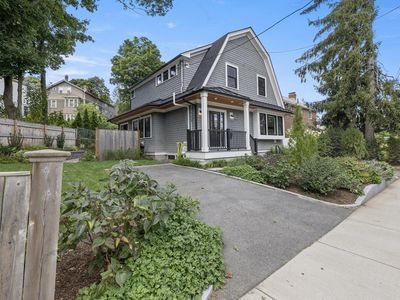 579 Centre St