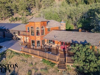 3695 Leo Ln