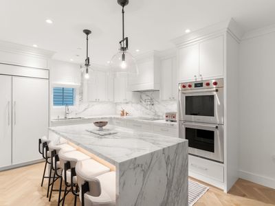 255 W 3rd St #255