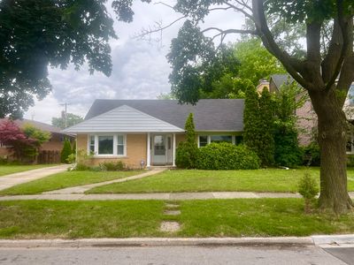 7338 N Tripp Ave