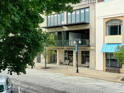 123 W Washington Row