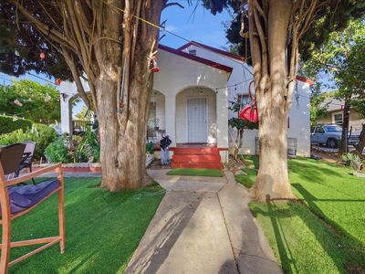 330 C St