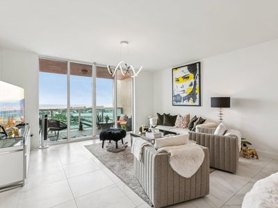 2640 Lake Shore Drive #2008