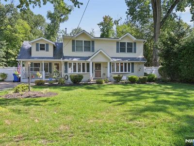 Property at 95 Knollwood Dr, Paramus, NJ
