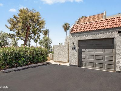 2524 S EL PARADISO -- #90