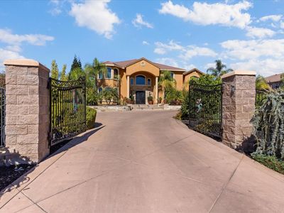9570 S Canyon Ct