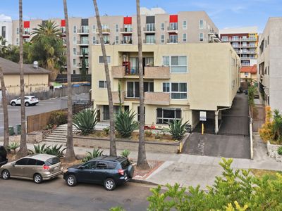 741 S Hobart Blvd