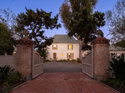 528 Chautauqua Blvd