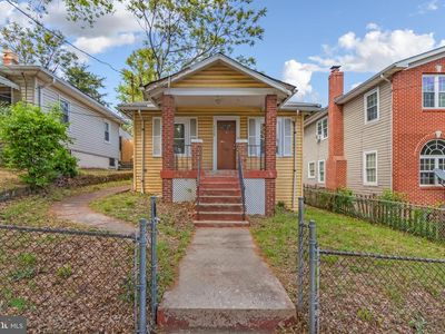 4530 Dix St NE
