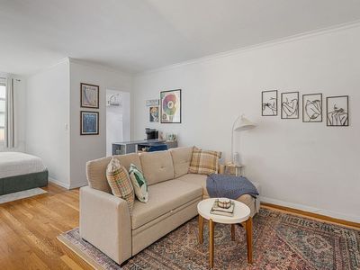 242 E 38th St APT 4E