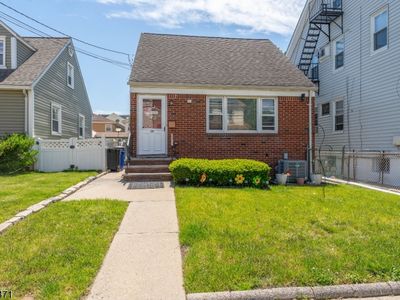 19 Albert St