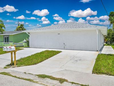 1835 Henderson Ave