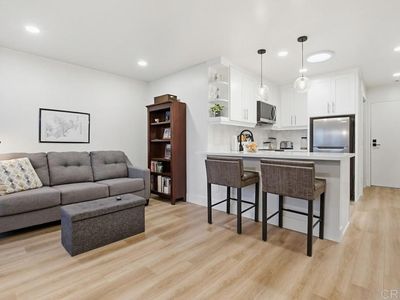 3950 Cleveland Ave Unit 211