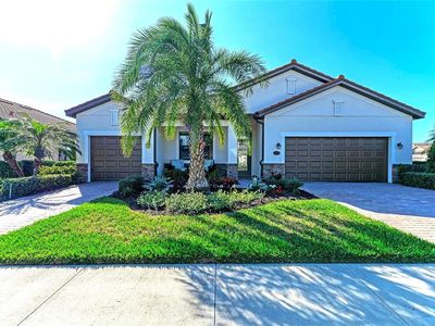 324 Whispering Palms Ln