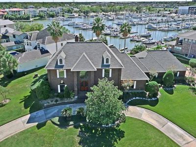 2207 Twin Oaks Blvd