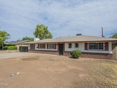 3860 E Clarendon Ave