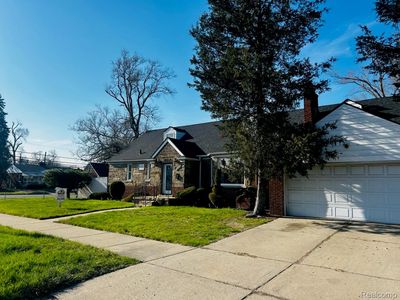 5920 W Outer Dr