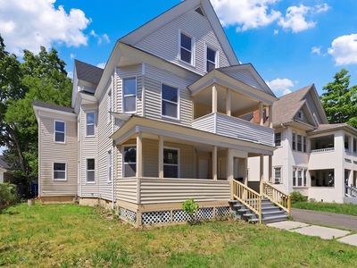 282 White St