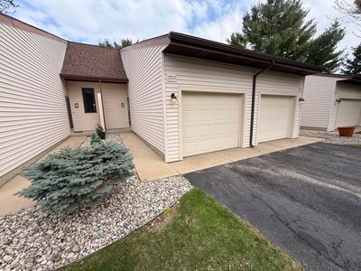 2713 Stonebluff Dr SW