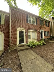 2035 S Glebe Rd