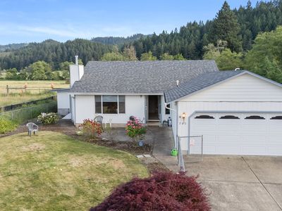780 SE Redwood Ave