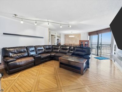 2208 Harmon Cove Tower