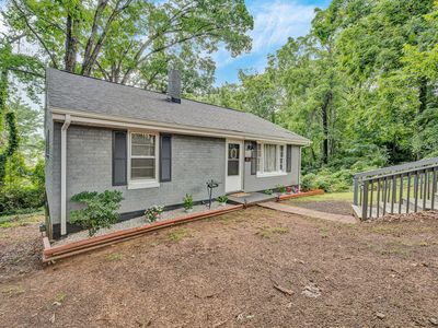 32 Hillcrest Ave NE