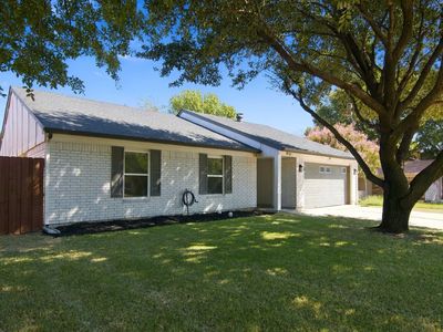 Property at 831 Beverly Dr, Grapevine, TX
