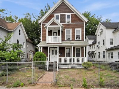 26 Hebron St