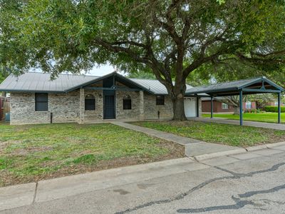 Property at 904 W WEST ST, Stockdale, TX
