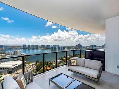 18555 Collins Ave APT 2503