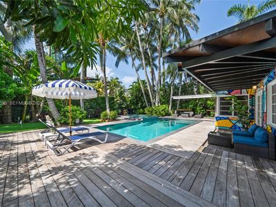238 E San Marino Dr