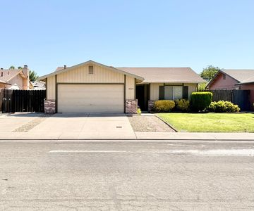 9220 Sundance Ln